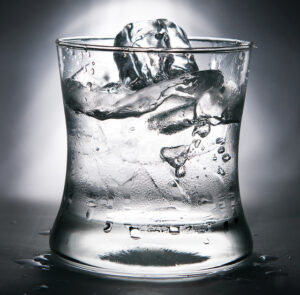 7 Symptoms of Dehydration in Seniors - Effects 2 Cold water with ice in a glass - 7 Symptoms of Dehydration in Seniors