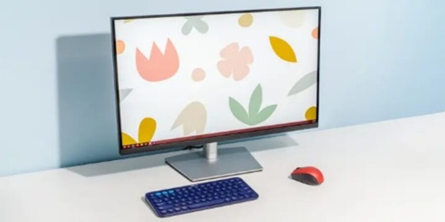 Computer monitor on a desk - Best Computer Monitors for Seniors