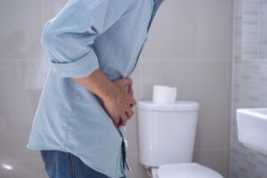 bladder-pain-man-holding-abdomen-in-pain-7 Causes For Overactive Bladder in Seniors to Avoid